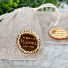 Load image into Gallery viewer, Personalized Tag Gold Acrylic cotton muslin bags / For dragees / Guest gift Wedding, Baptism, Communion, Birthday, Babyshower