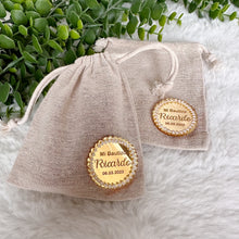 Load image into Gallery viewer, Personalized Tag Gold Acrylic cotton muslin bags / For dragees / Guest gift Wedding, Baptism, Communion, Birthday, Babyshower